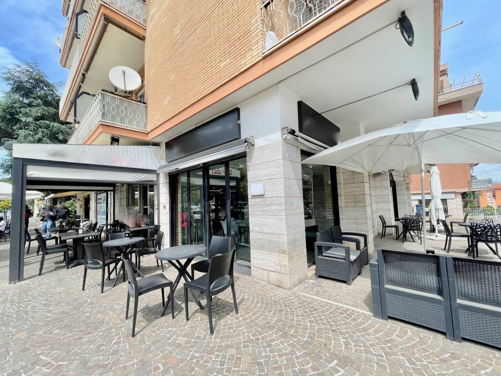 ATTIVITA\' COMMERCIALE in vendita a Pomezia