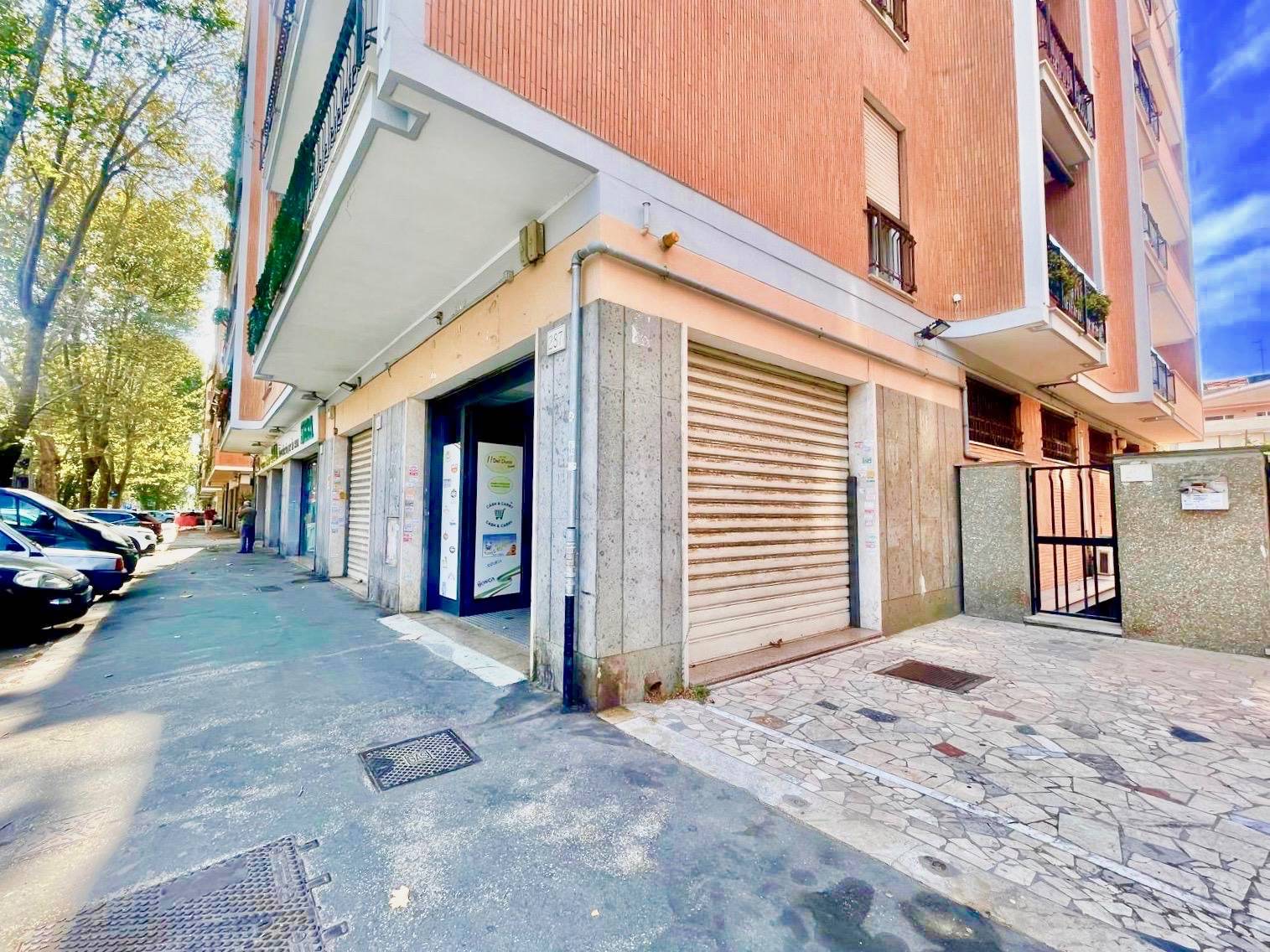 LOCALE COMMERCIALE in affitto a Roma, Ostia