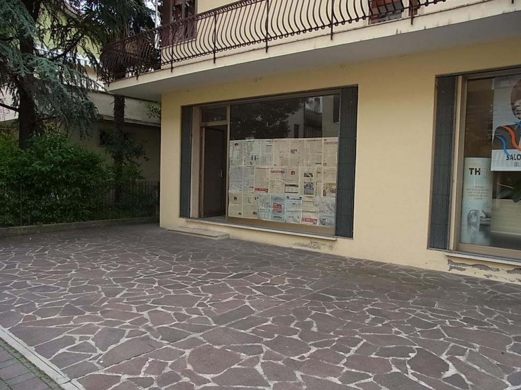 Locale commerciale in affitto a Crocetta del Montello