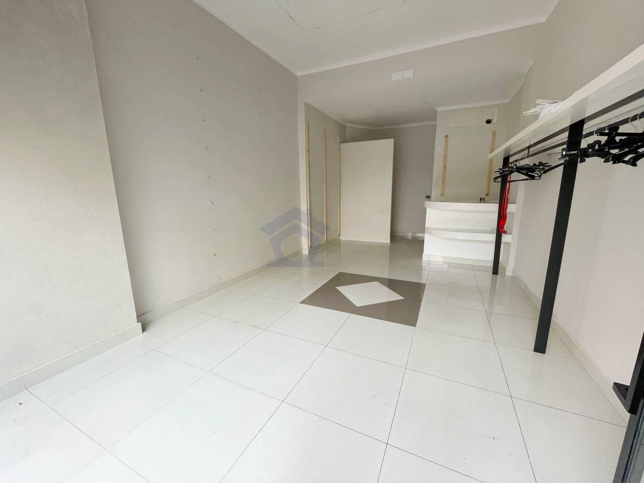 Locale commerciale in vendita a Torre Annunziata, nord