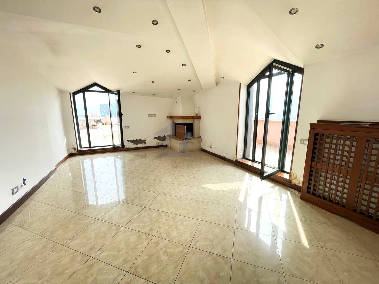 Mansarda in vendita a Torre Annunziata, sud