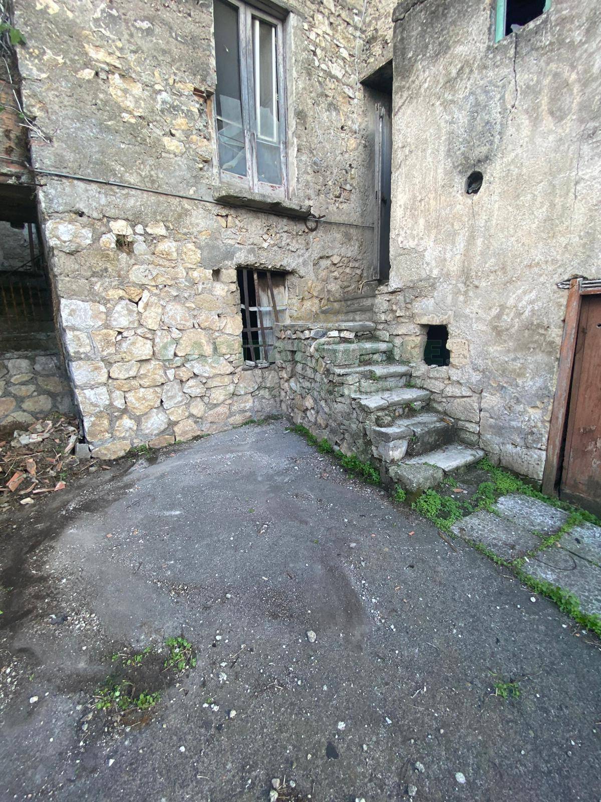 Deposito in vendita a Domicella