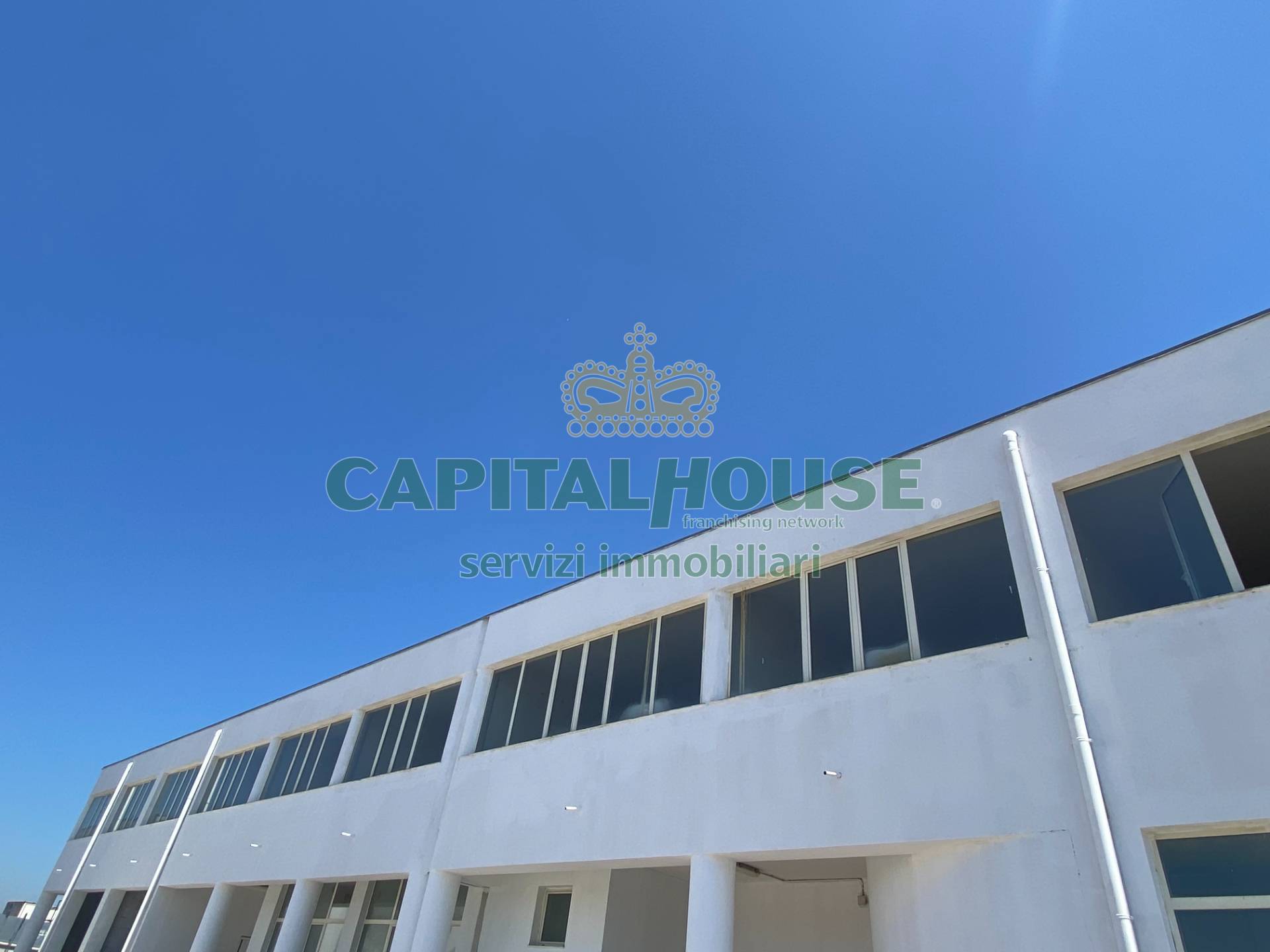 Commerciale in affitto a Striano