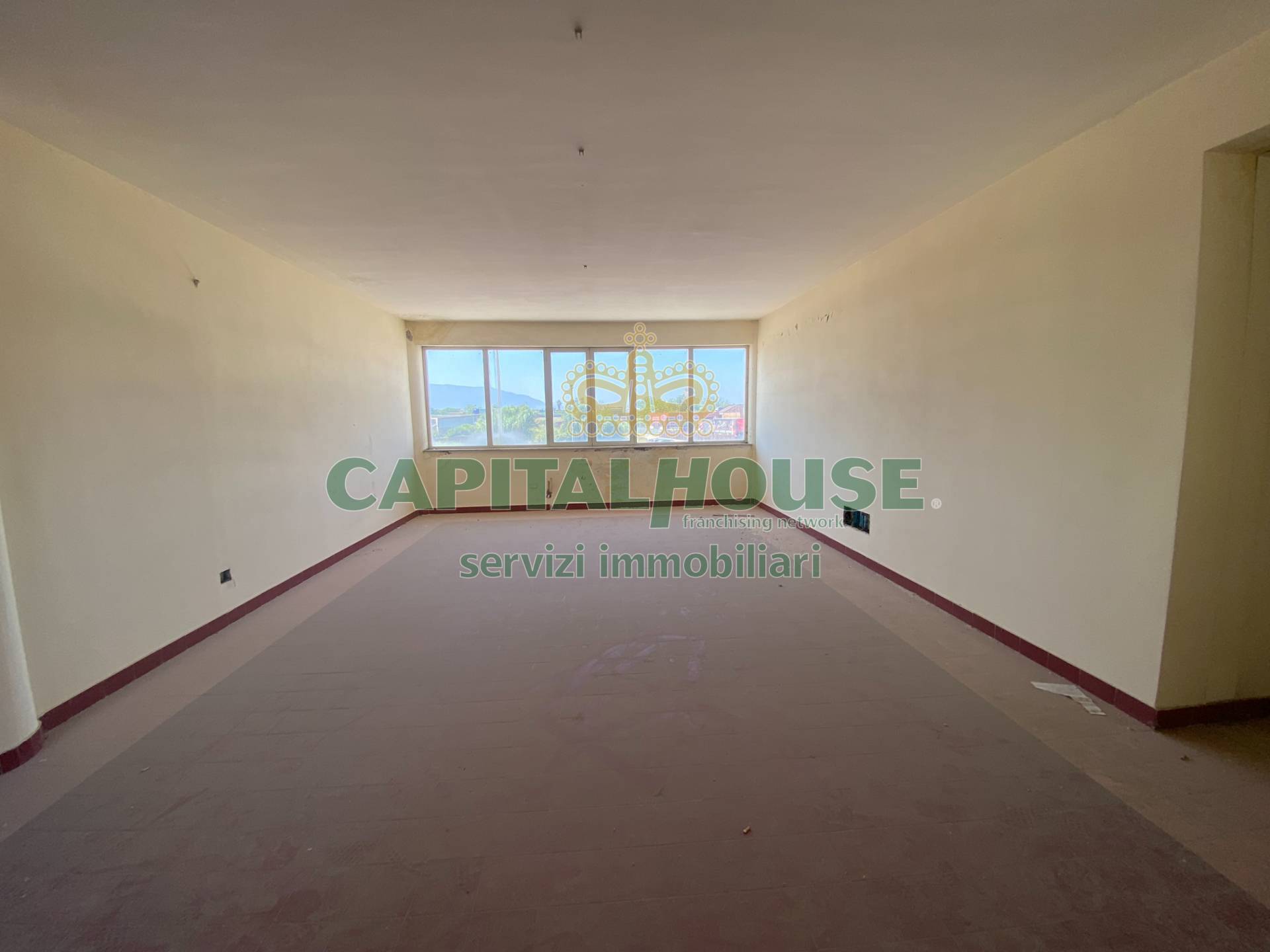 Commerciale in affitto a Striano