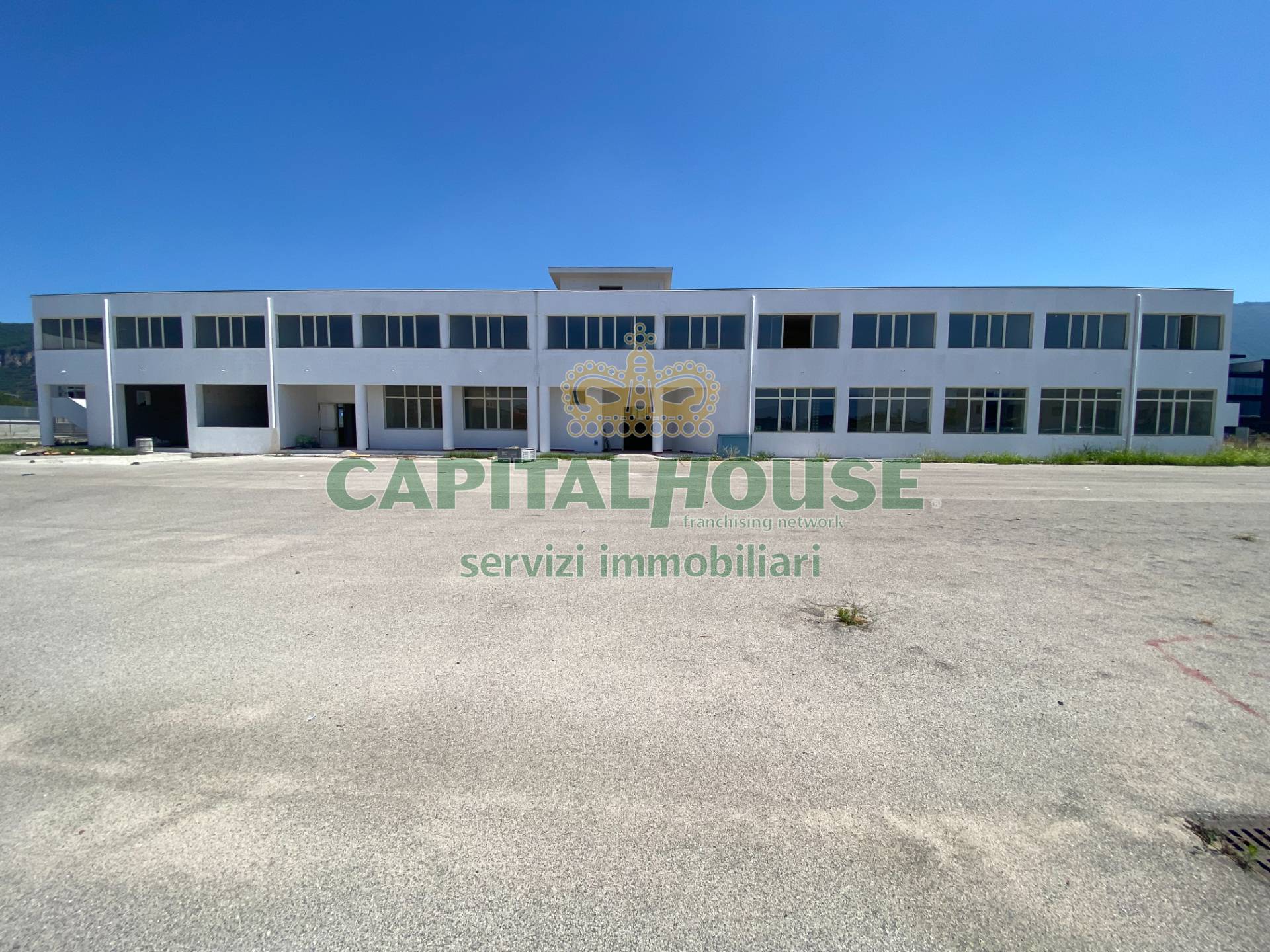 Commerciale in affitto a Striano