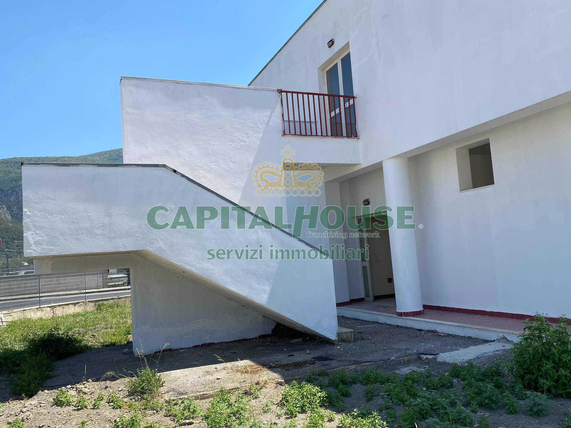 Commerciale in affitto a Striano