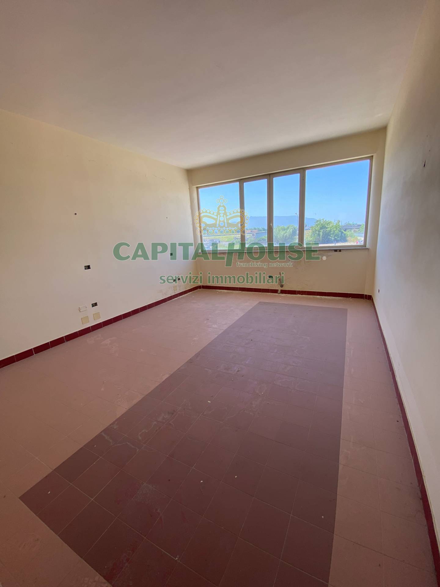 Commerciale in affitto a Striano