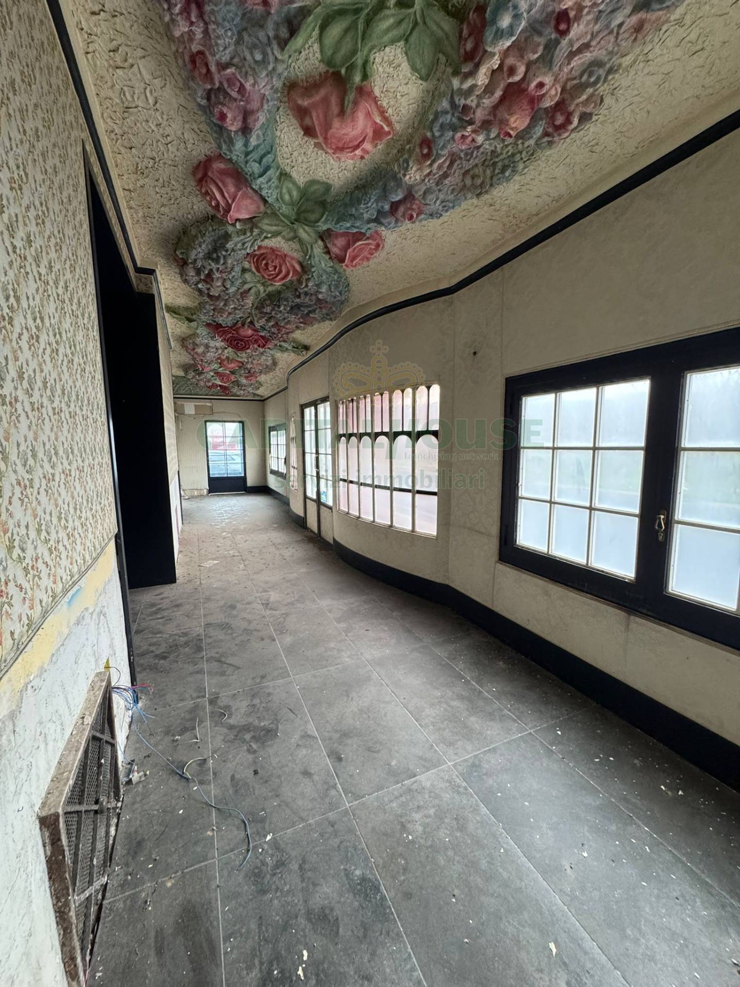 Commerciale in affitto a Palma Campania