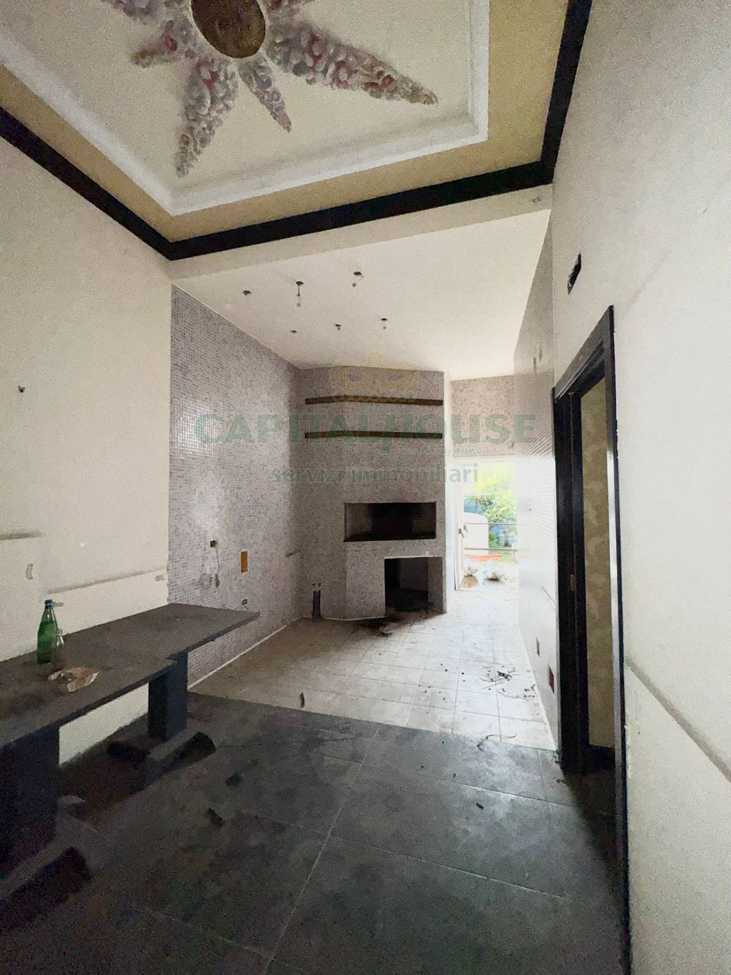 Commerciale in affitto a Palma Campania