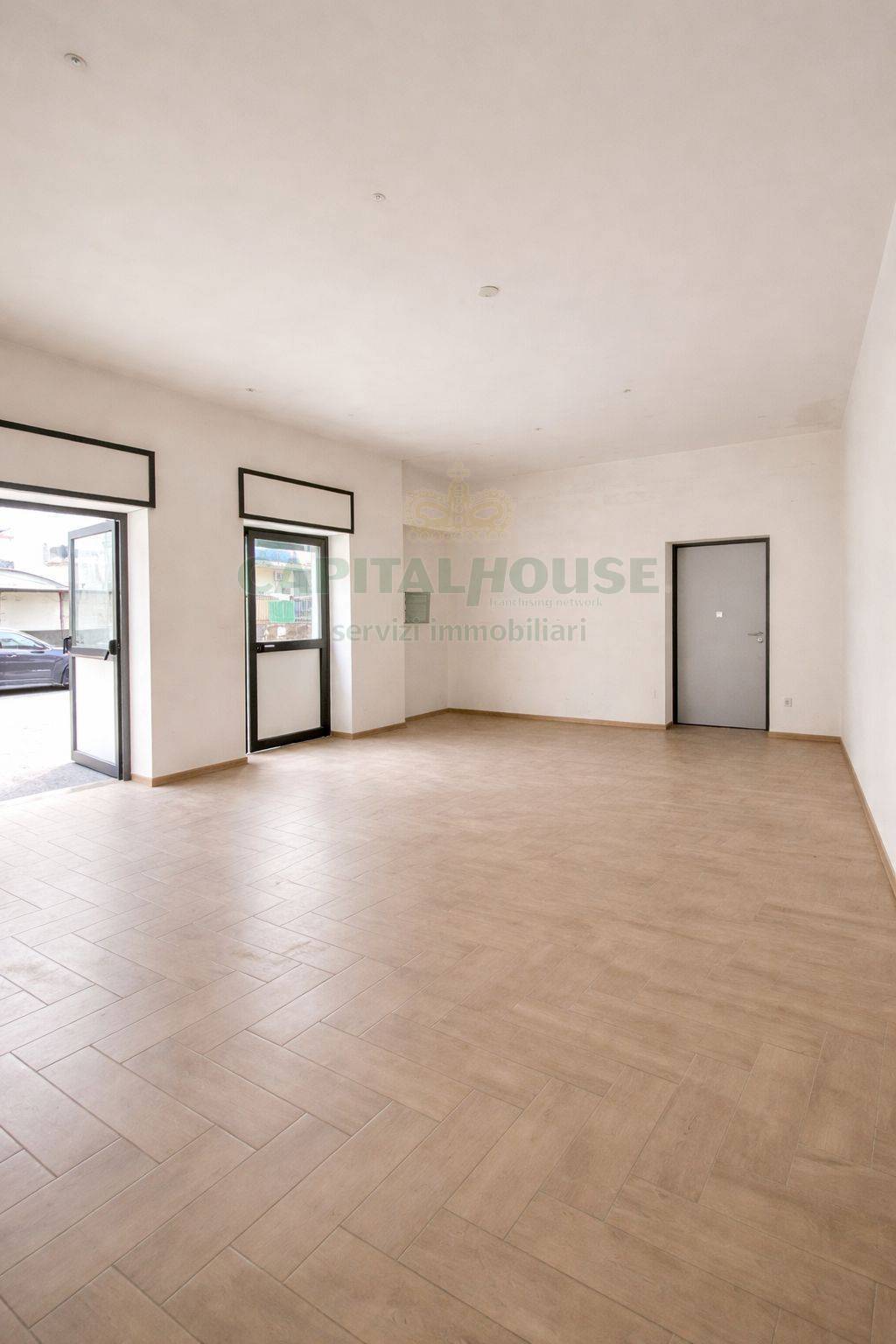 Commerciale in affitto a Striano