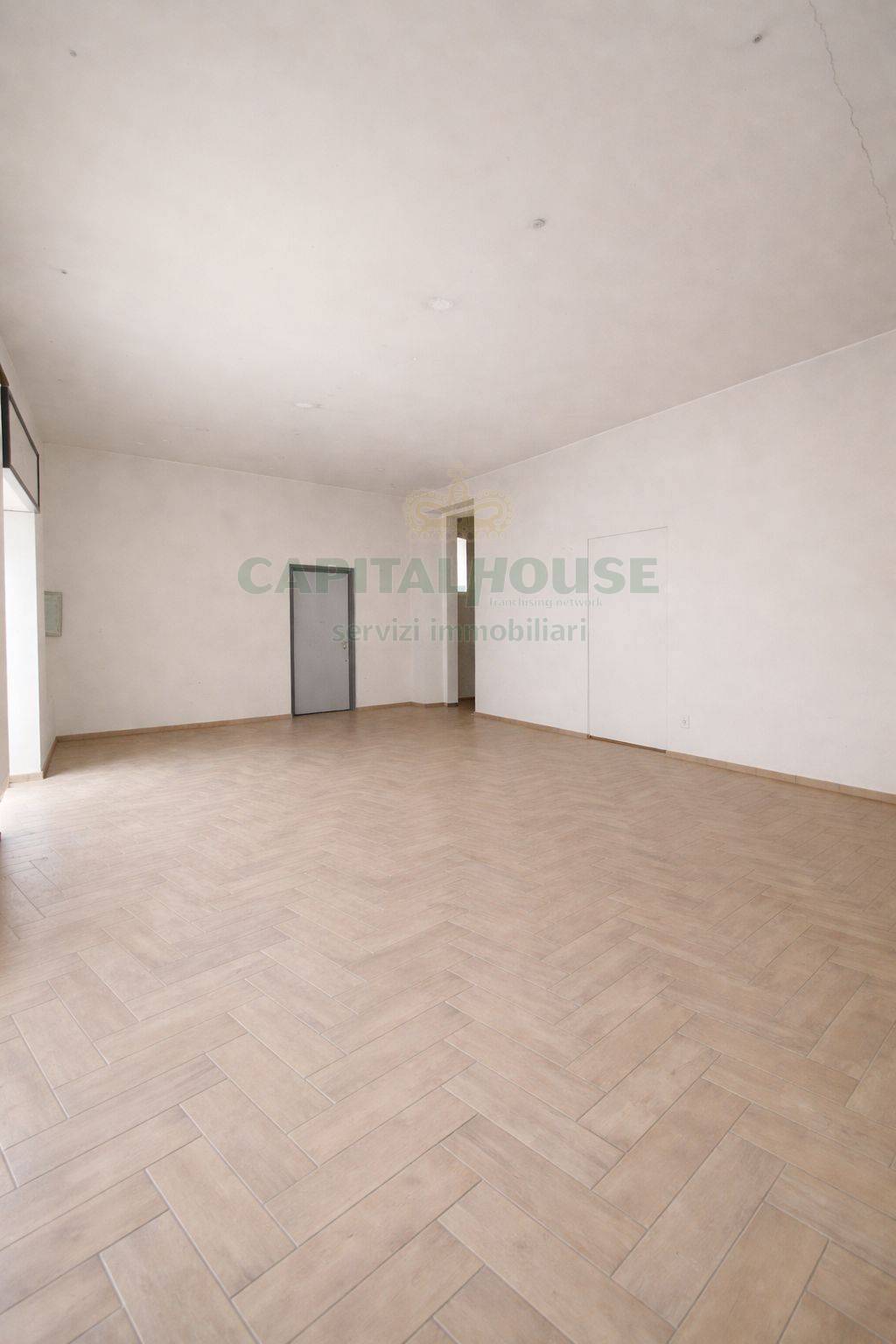 Commerciale in affitto a Striano