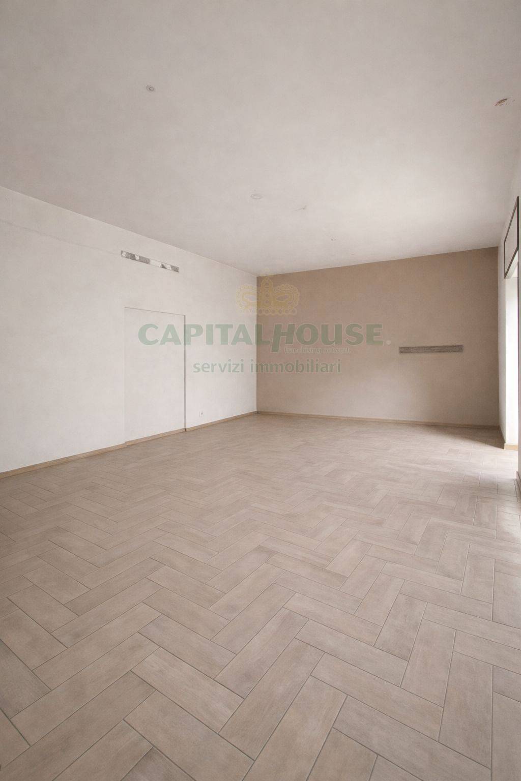 Commerciale in affitto a Striano