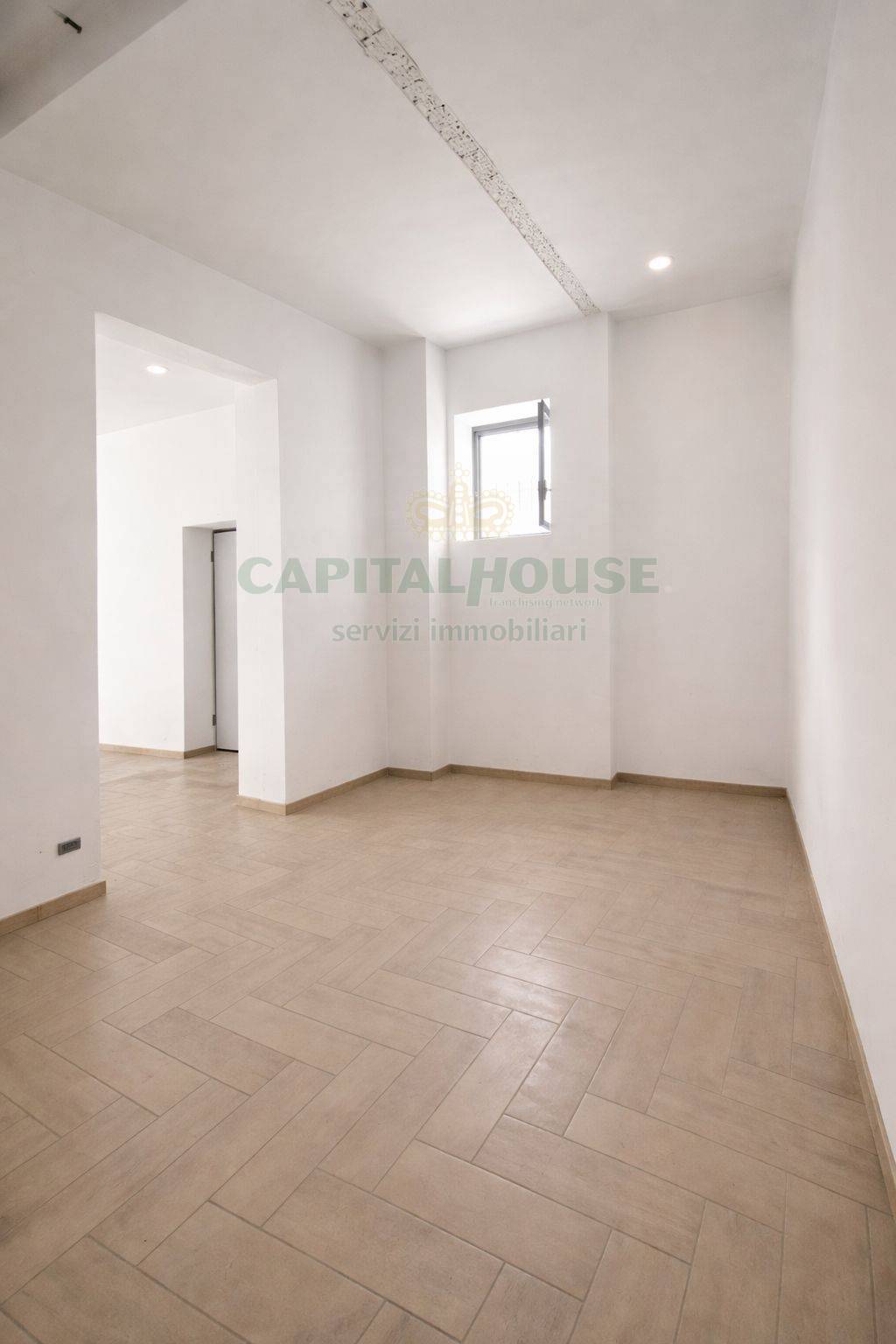 Commerciale in affitto a Striano