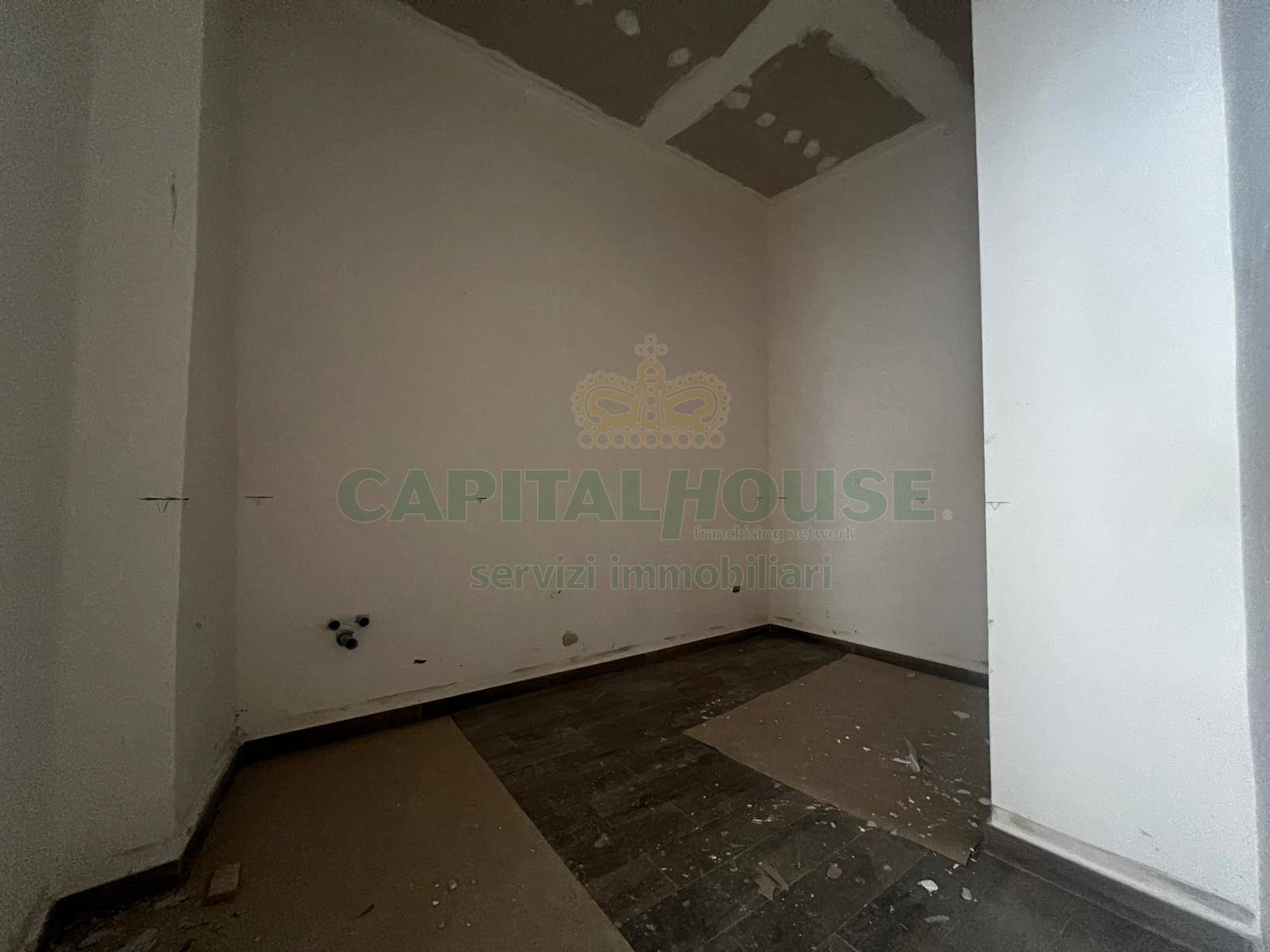 Commerciale in affitto a Atripalda