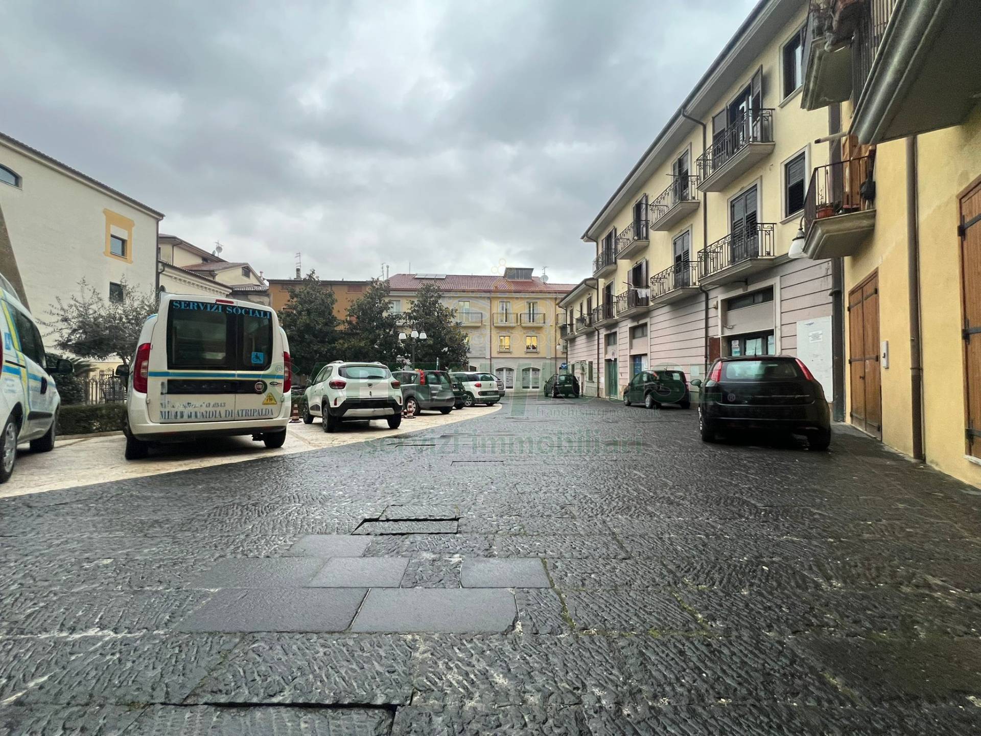 Commerciale in vendita a Atripalda