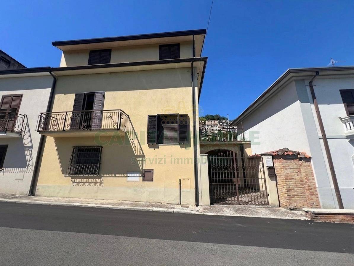 S.Indipendente in vendita a Prata di Principato Ultra