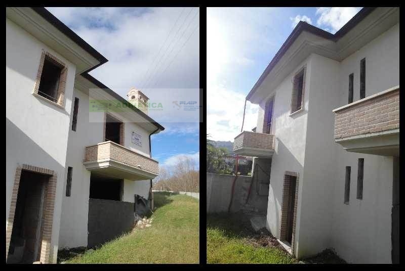 Vende villa con posto auto scoperto a Offida