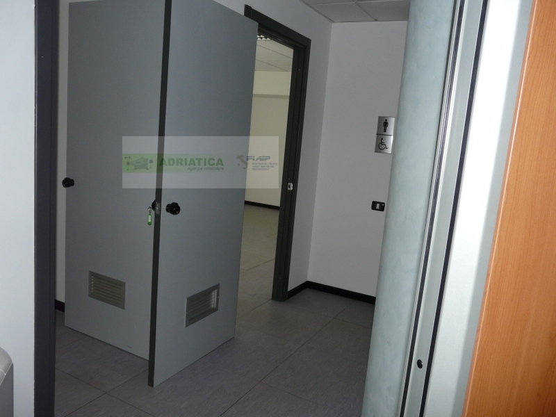 Locale commerciale in affitto a San Benedetto del Tronto