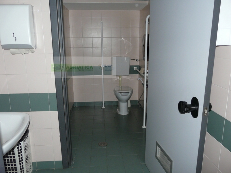 Locale commerciale in affitto a San Benedetto del Tronto