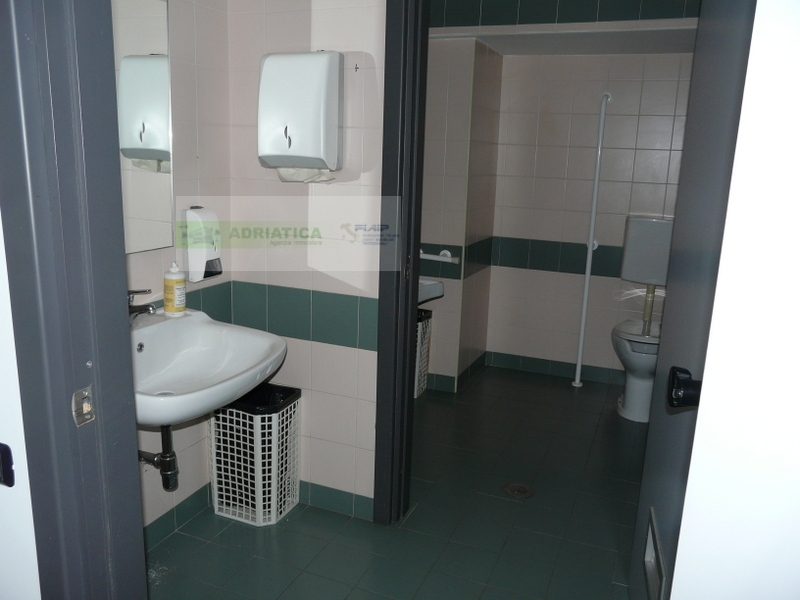 Locale commerciale in affitto a San Benedetto del Tronto