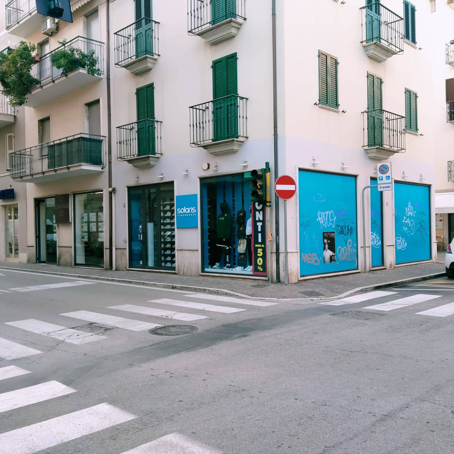 Locale commerciale in vendita a San Benedetto del Tronto, centrale