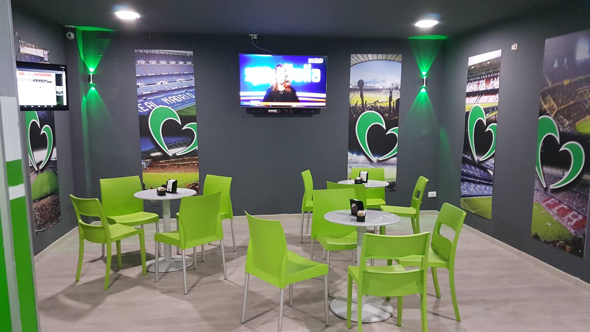 Locale commerciale in vendita a Martinsicuro, Villa Rosa