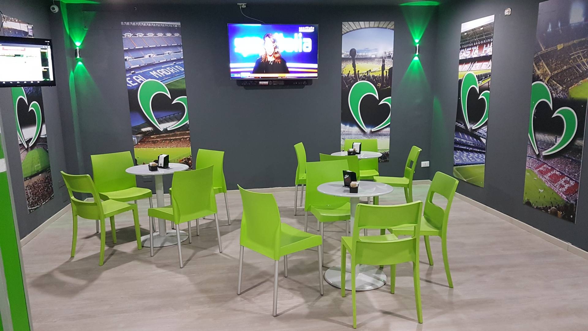 Locale commerciale in vendita a Martinsicuro, Villa Rosa