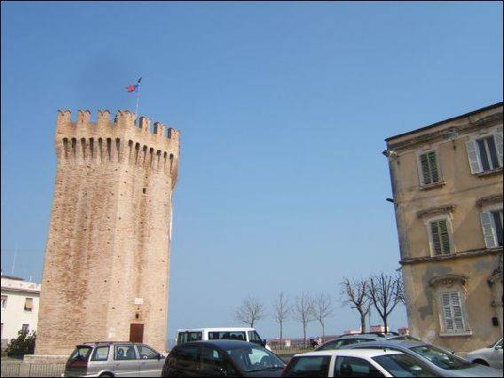 Locale commerciale in affitto a San Benedetto del Tronto