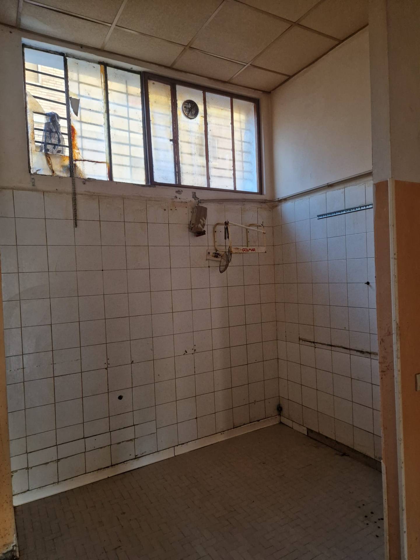 Locale commerciale in affitto a San Benedetto del Tronto