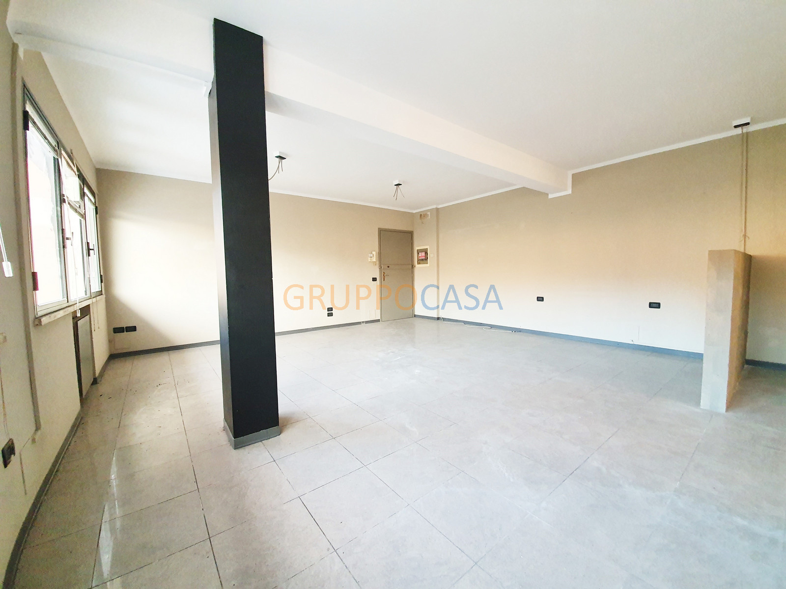 Locale commerciale in affitto a Pescia, Castellare