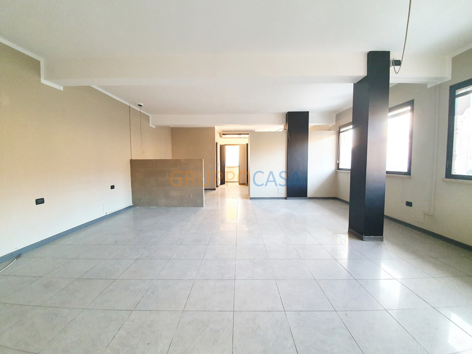 Locale commerciale in affitto a Pescia, Castellare