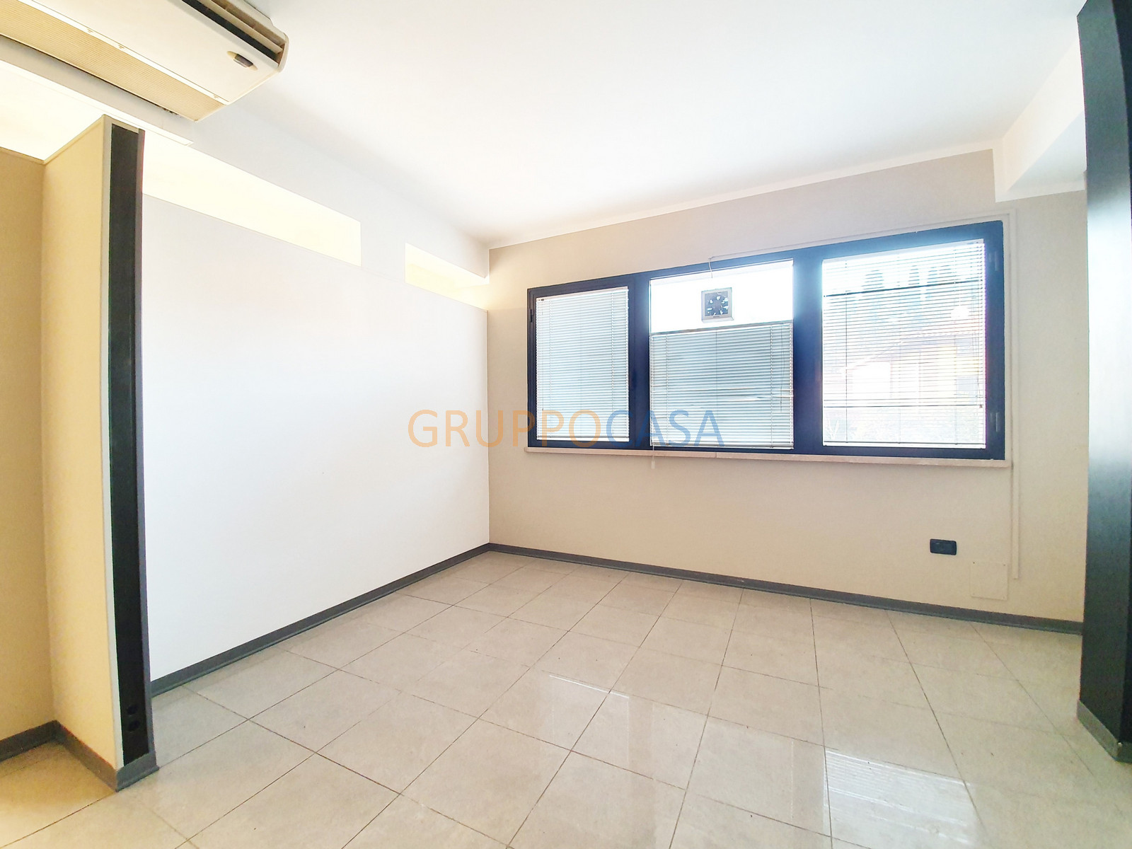 Locale commerciale in affitto a Pescia, Castellare