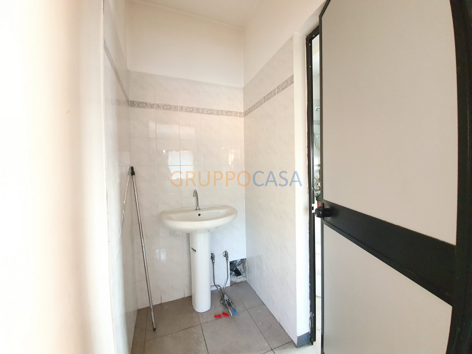 Locale commerciale in affitto a Pescia, Castellare