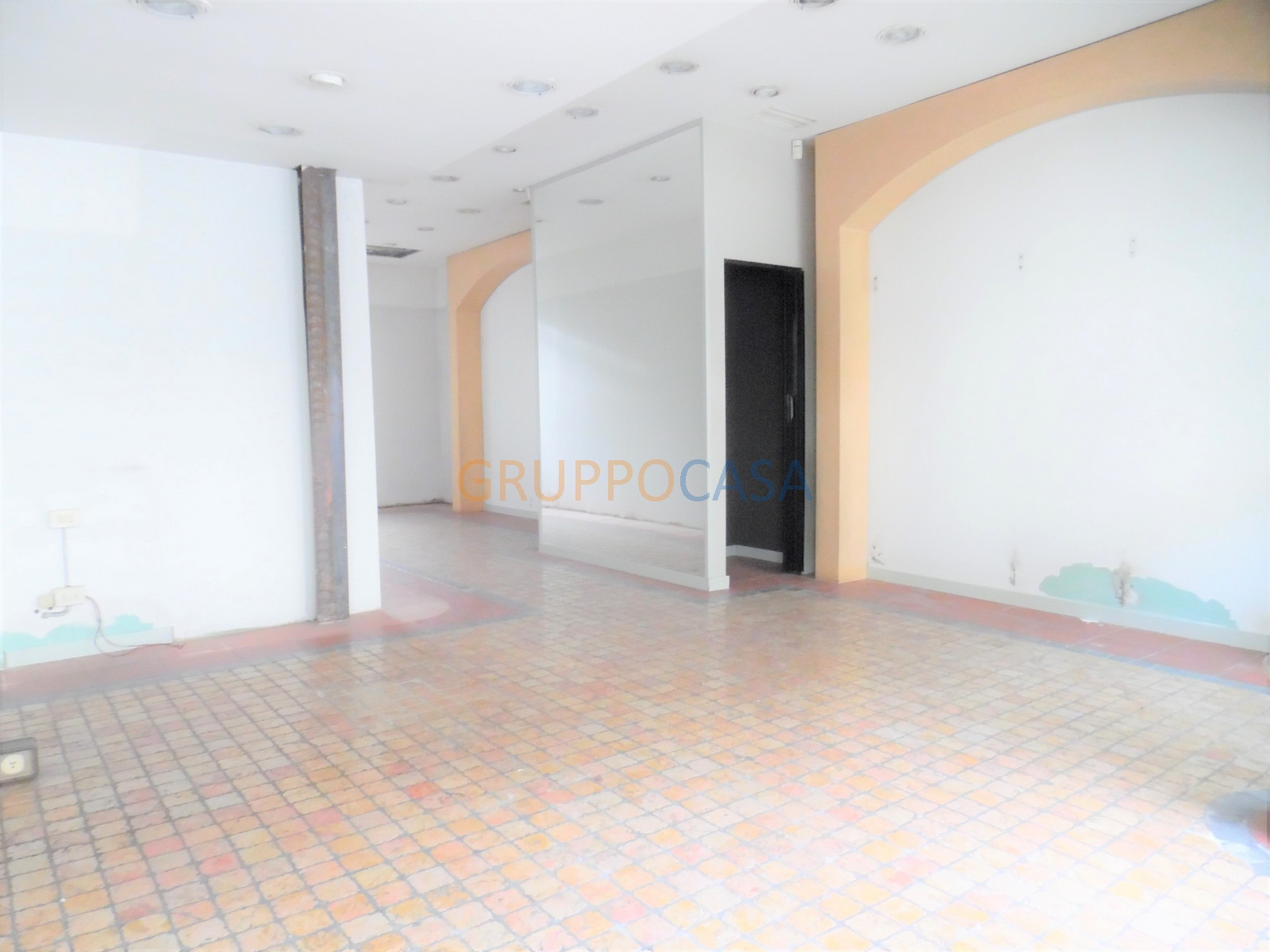 Locale commerciale in vendita a Altopascio, Centro