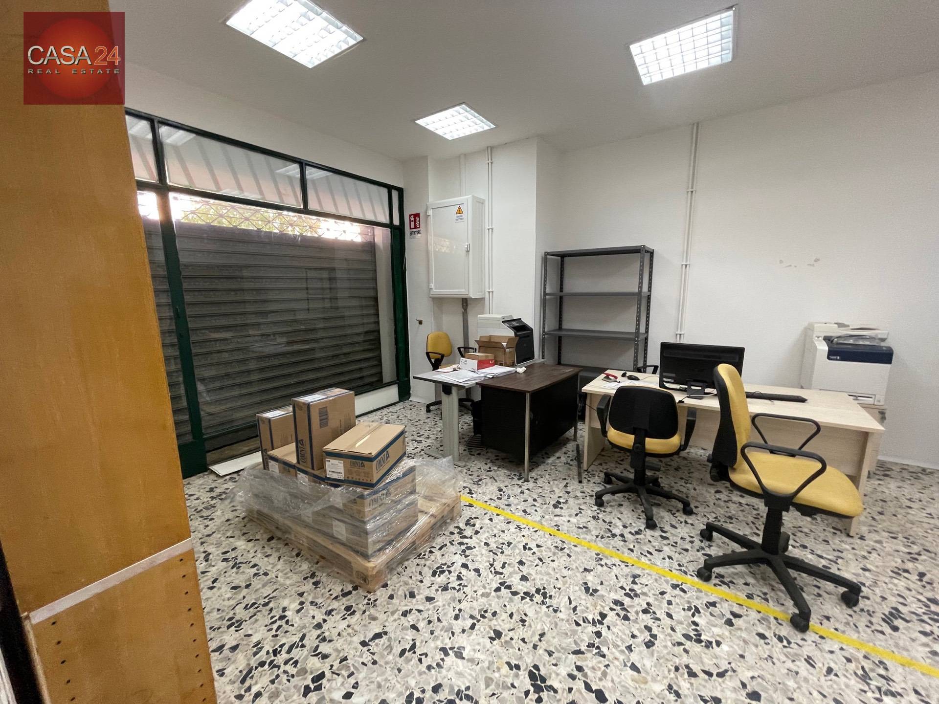 Locale commerciale in vendita a Latina, R1 Zona Tribunale