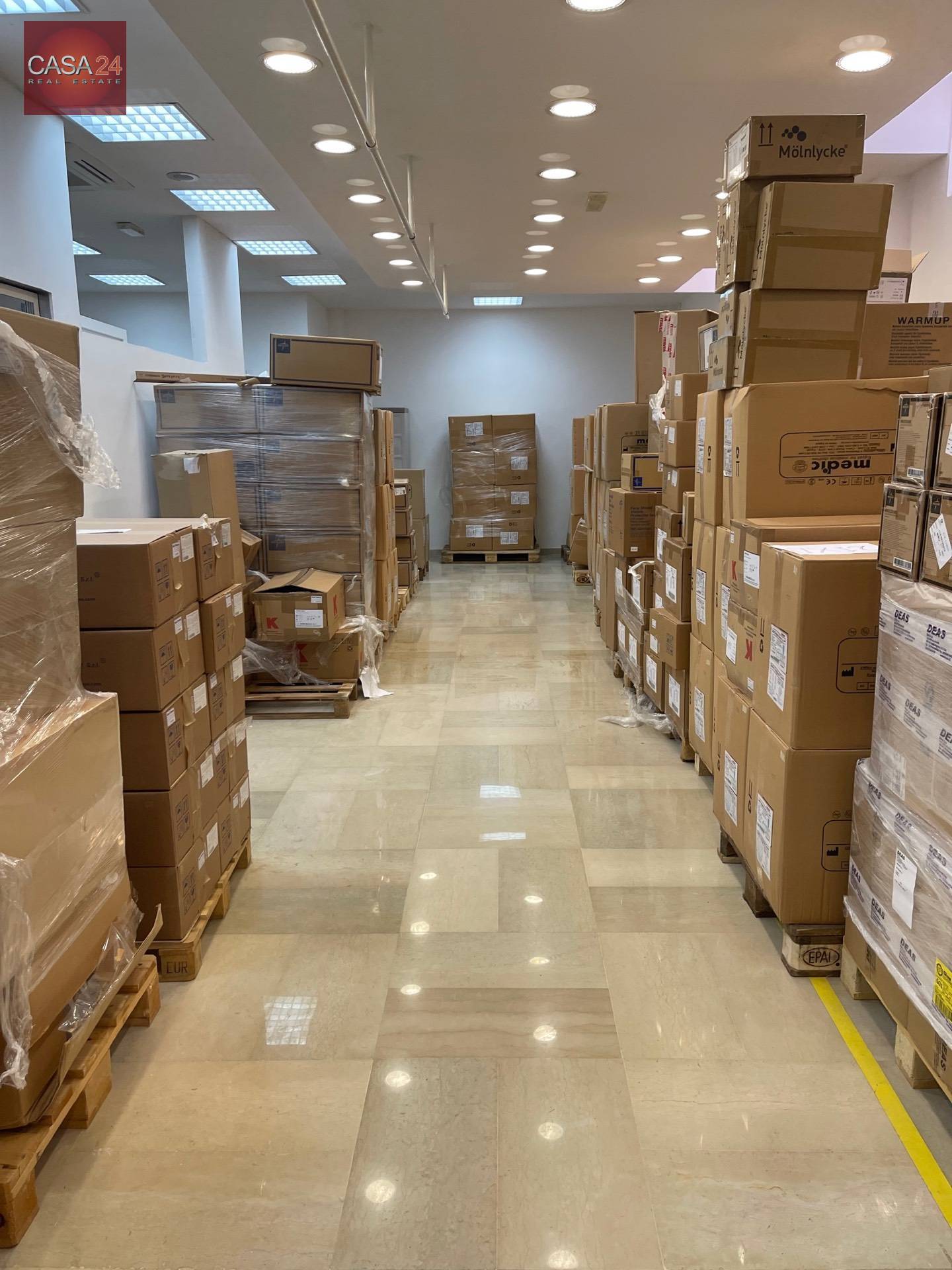 Locale commerciale in vendita a Latina, R1 Zona Tribunale