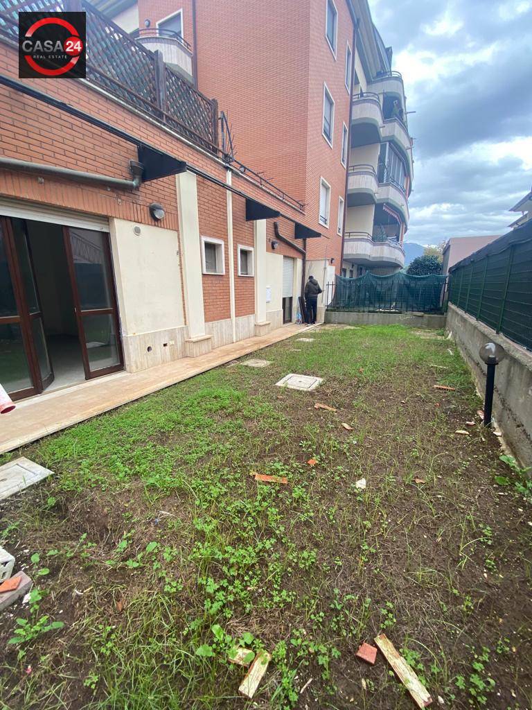 Appartamento con giardino in vendita a Latina, Latina Scalo