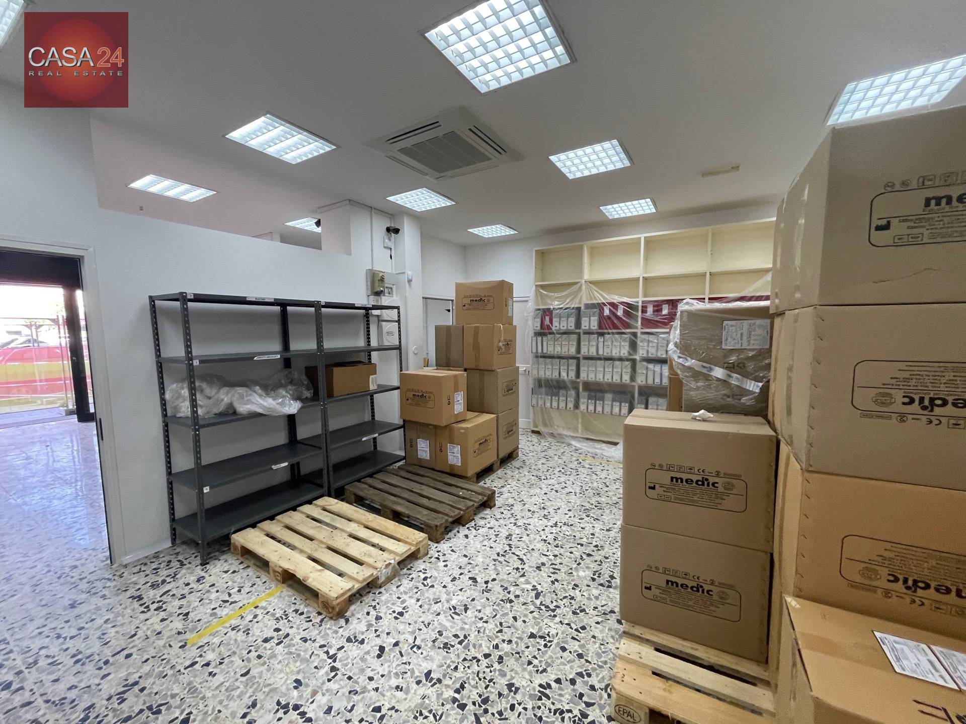 Locale commerciale in vendita a Latina, R1 Zona Tribunale