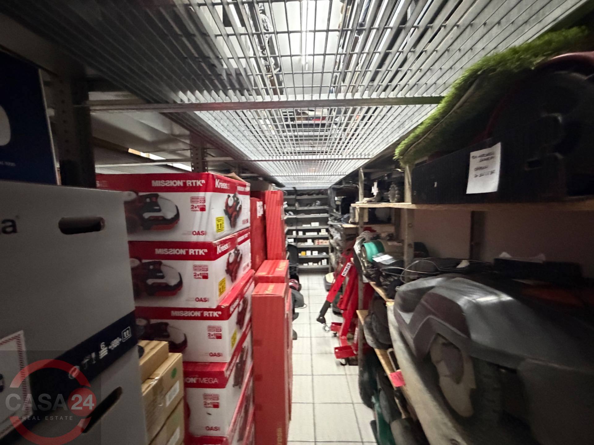 Locale commerciale in vendita a Latina, R5 Zona Ex SVar