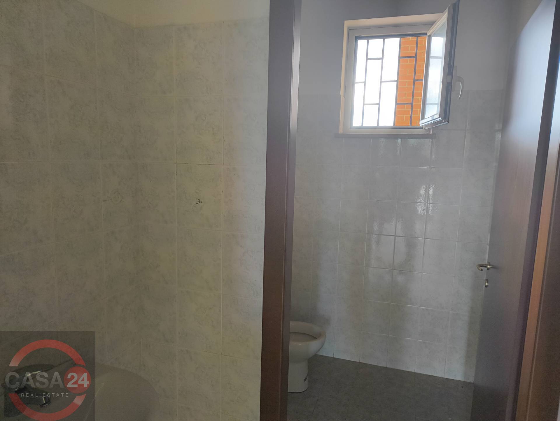 Locale commerciale in vendita a Latina, R4 Zona S. Maria Goretti