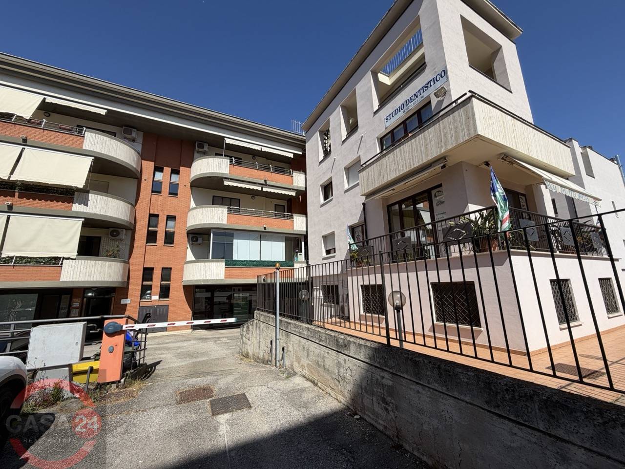Locale commerciale in vendita a Sermoneta, Carrara