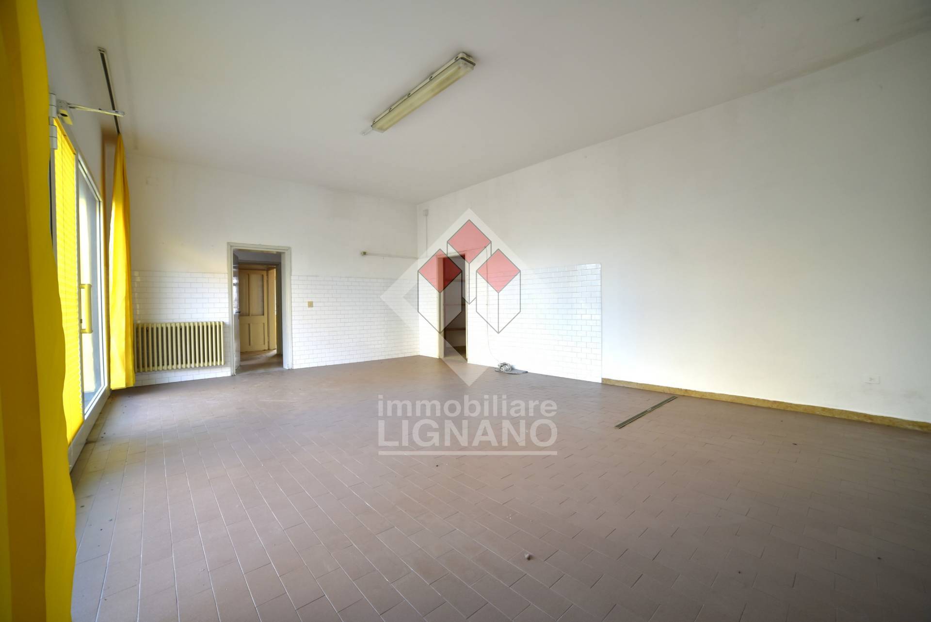 Locale commerciale in vendita a Palazzolo dello Stella, Piancada