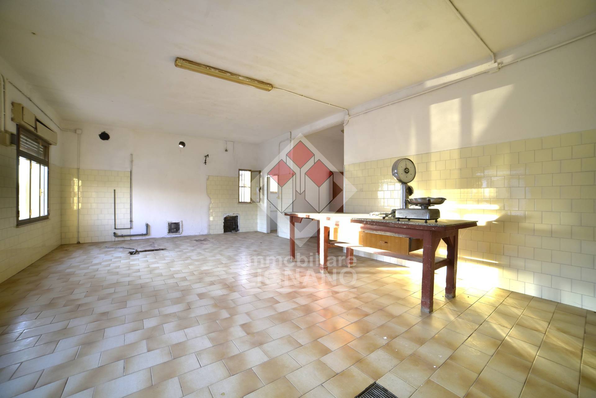 Locale commerciale in vendita a Palazzolo dello Stella, Piancada