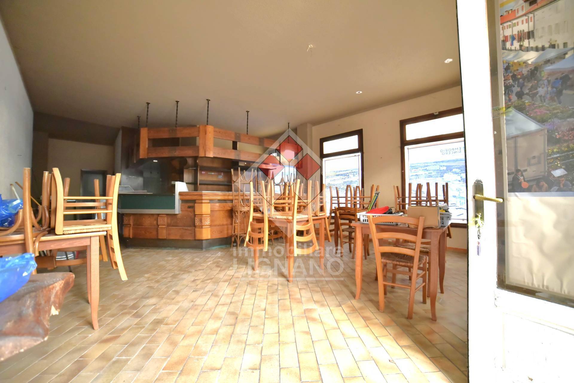 Locale commerciale in vendita a Latisana, Centro