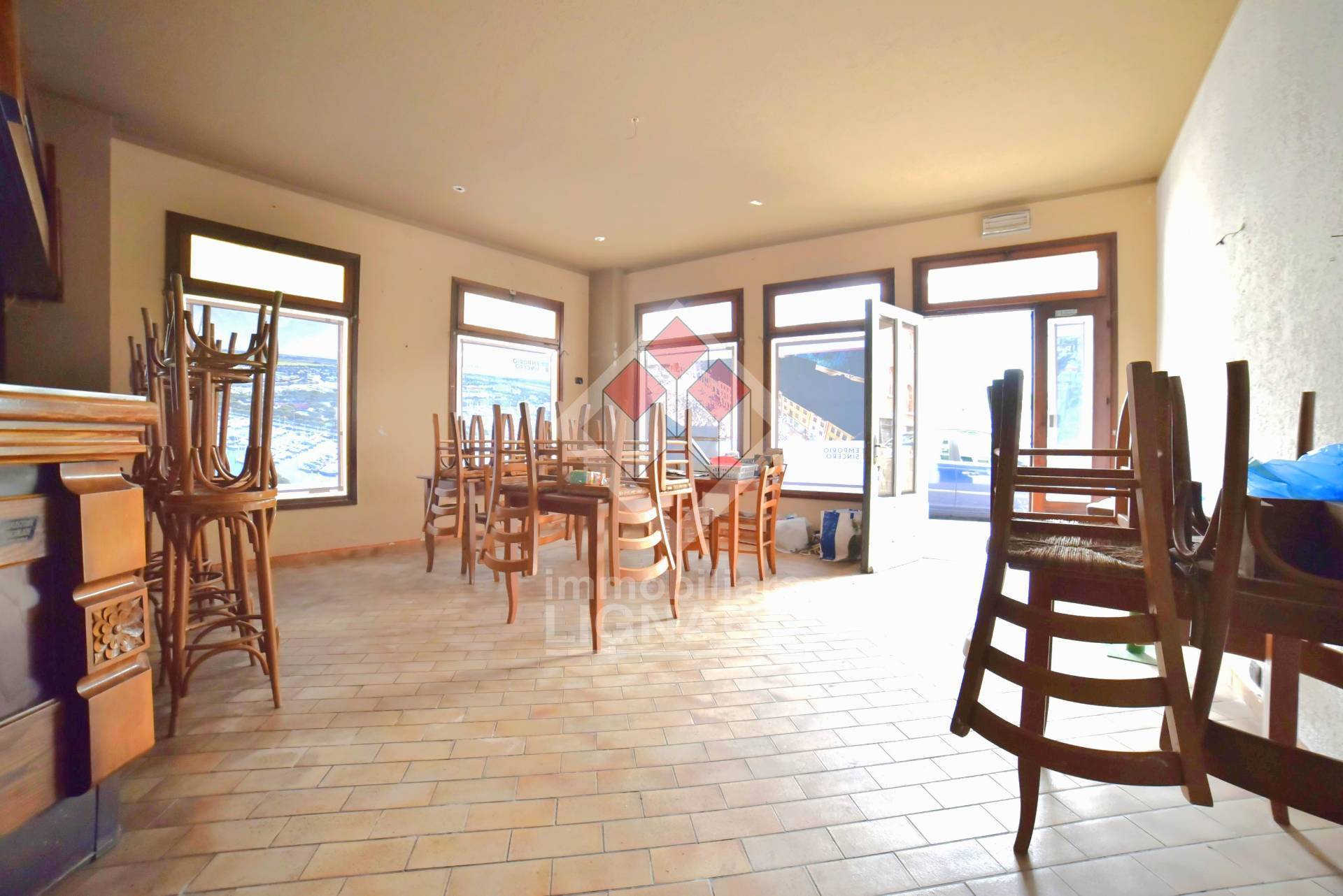 Locale commerciale in vendita a Latisana, Centro