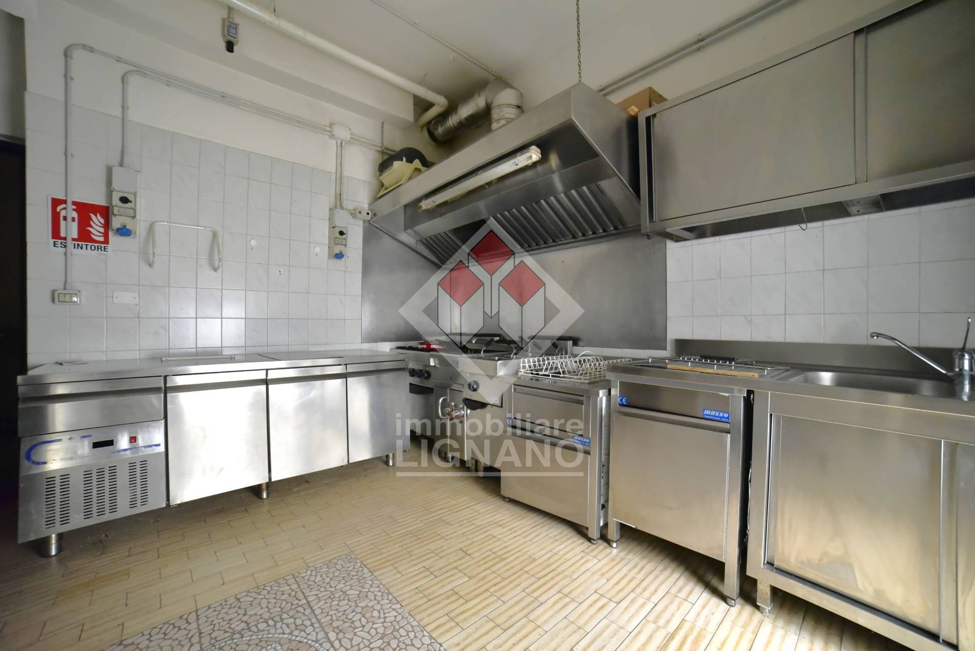 Locale commerciale in vendita a Latisana, Centro