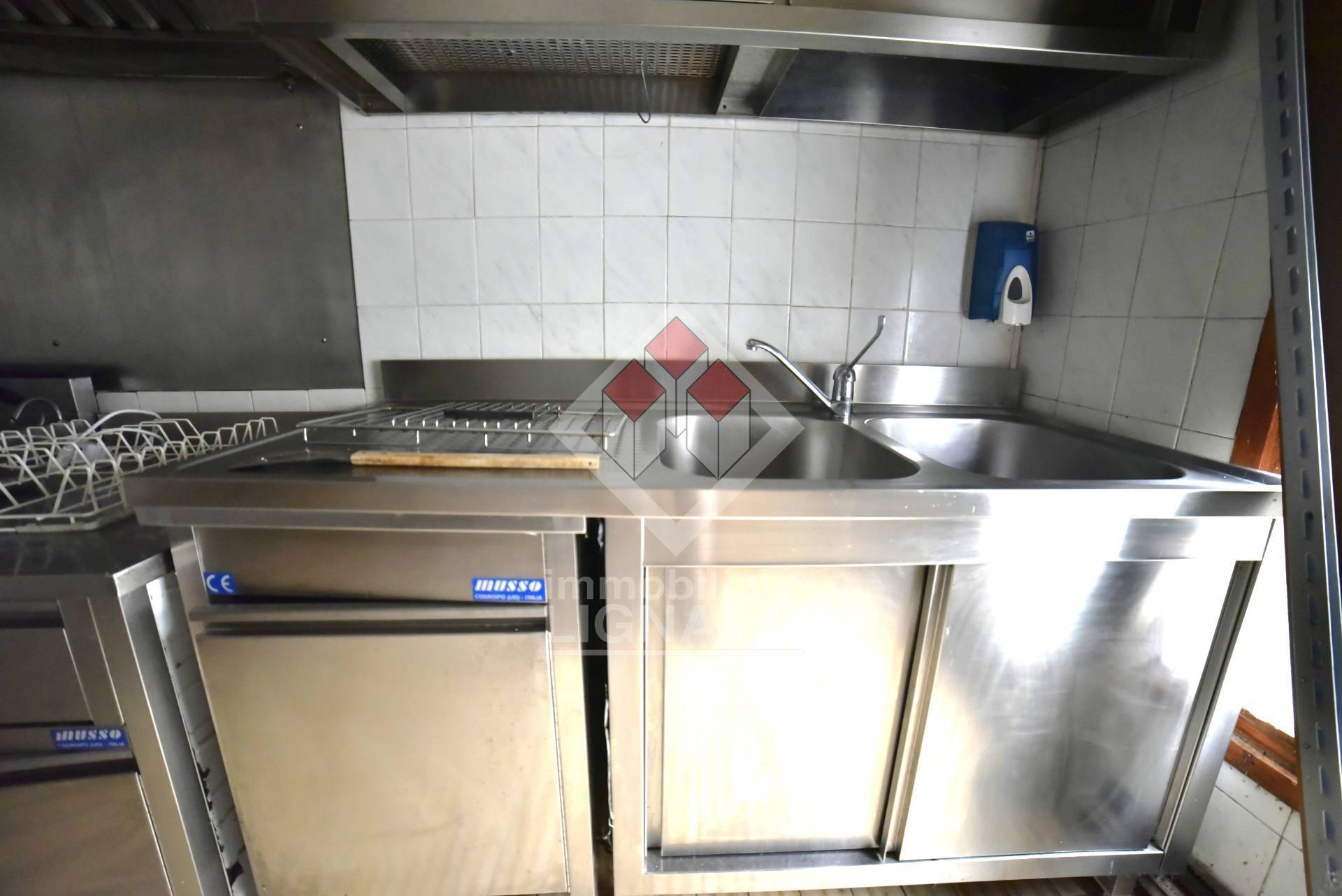 Locale commerciale in vendita a Latisana, Centro