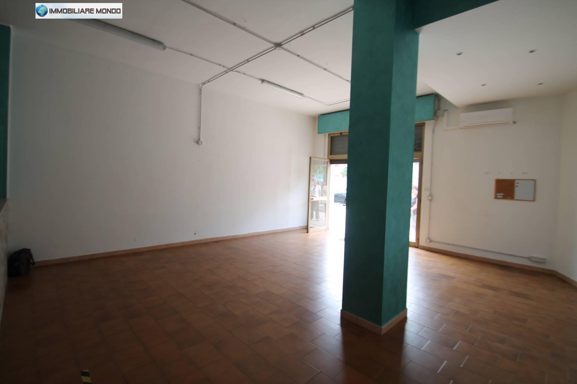 Locale commerciale in affitto a Termoli, Piazza del Papa