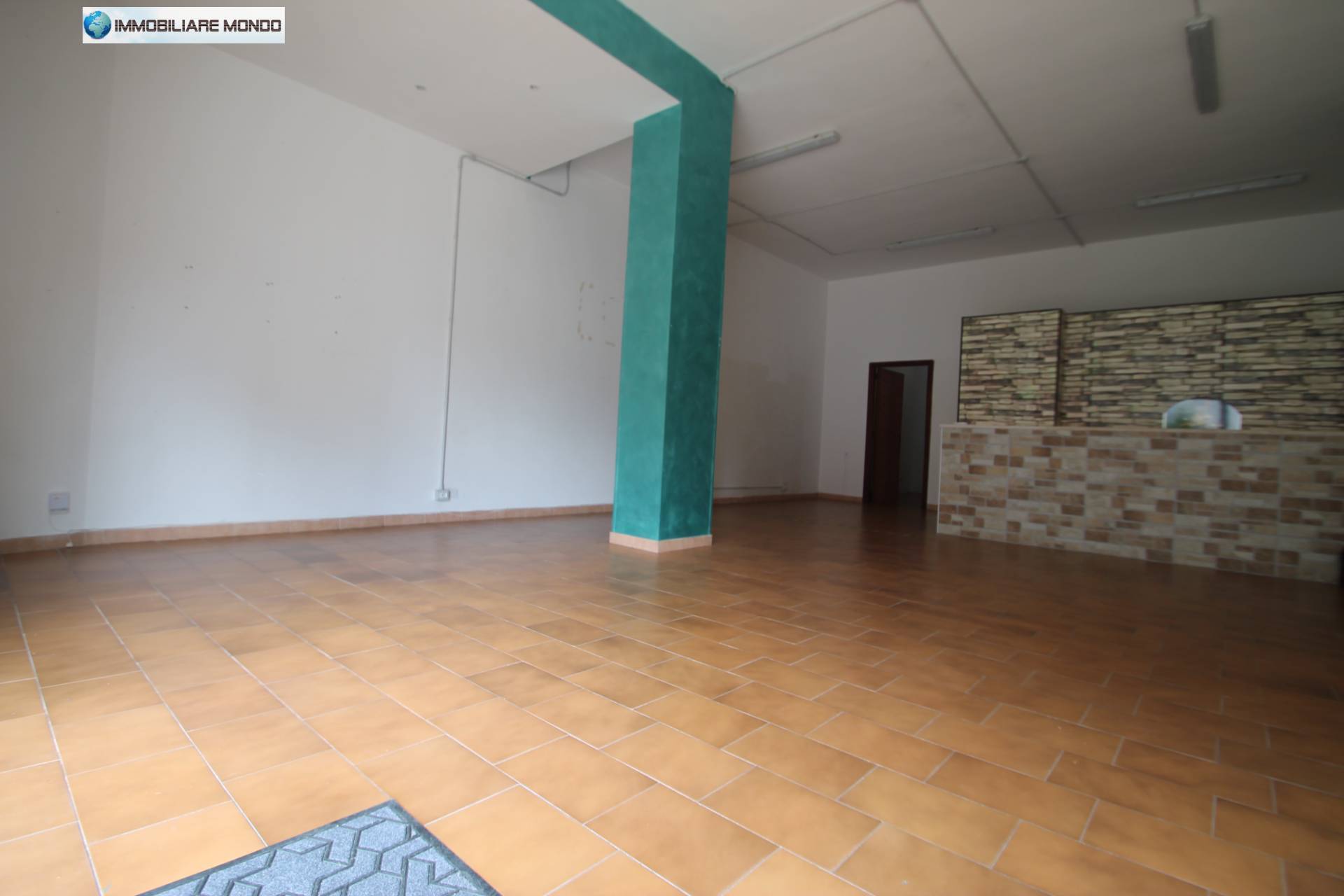 Locale commerciale in affitto a Termoli, Piazza del Papa