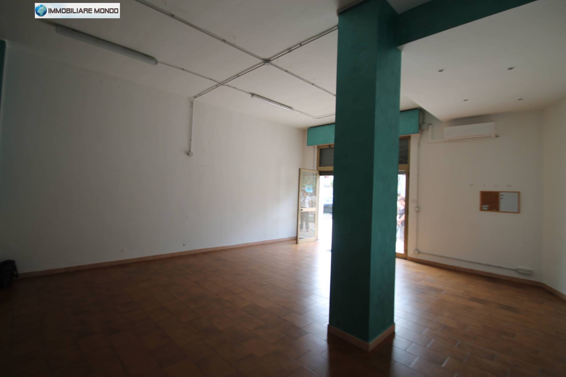 Locale commerciale in affitto a Termoli, Piazza del Papa